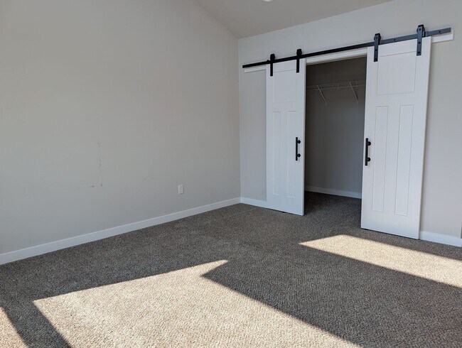 Building Photo - 1306 Digby Pl