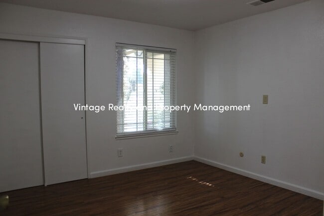 Building Photo - Available Soon! Recently Updated Very Nice...