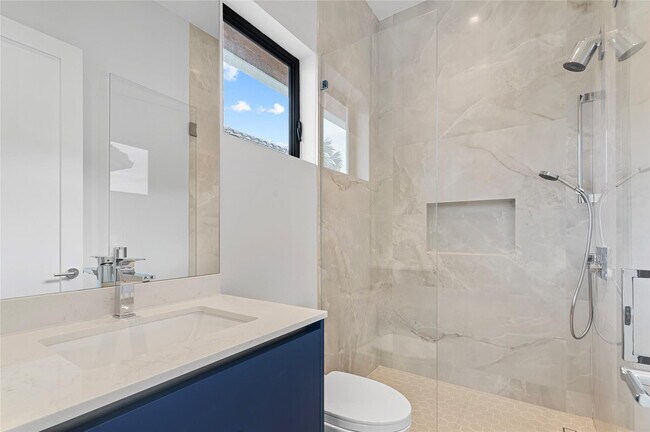 Building Photo - 1957 Harbourview Dr