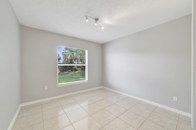 Building Photo - 266 Chadworth Dr