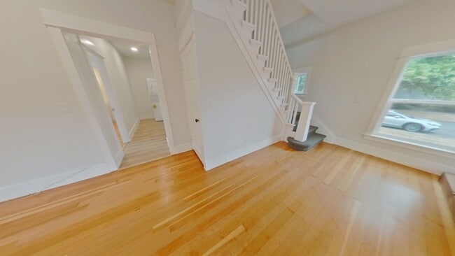 Building Photo - 402 SW 10th St