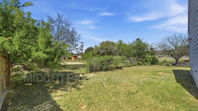 Building Photo - 895 E Mather St