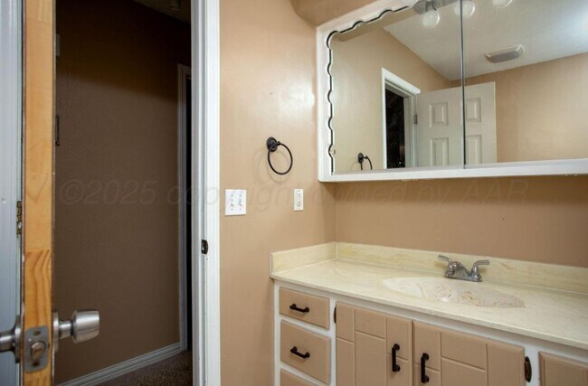 Building Photo - 5106 Azalea Ave