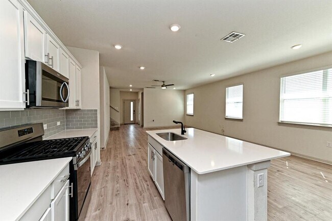 Building Photo - 13700 Lubeck Dr