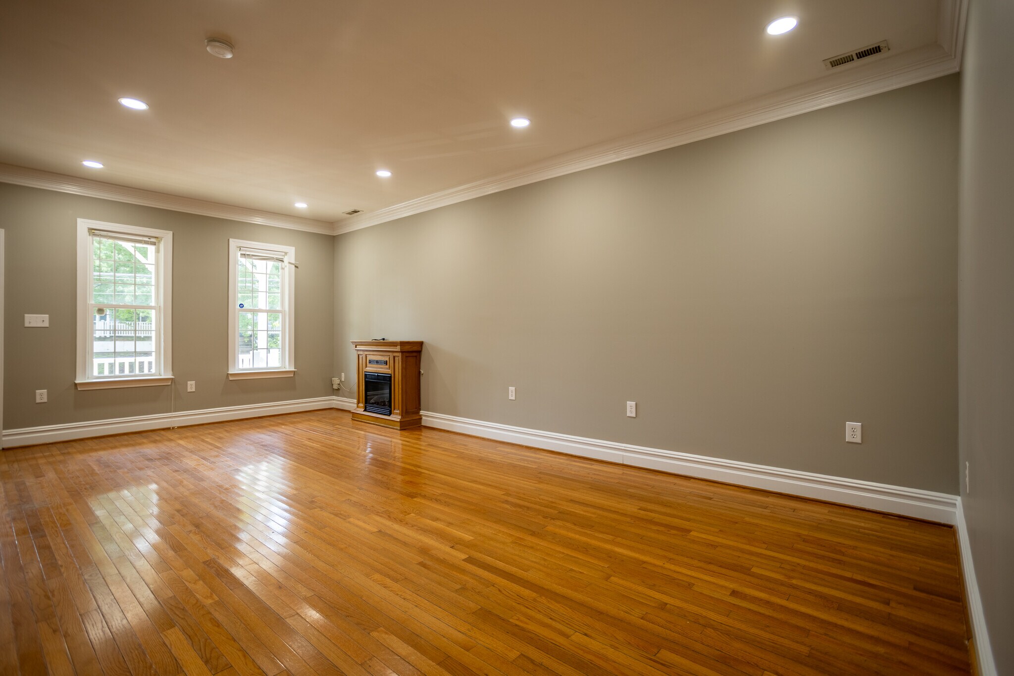Building Photo - 1306 W Clay St