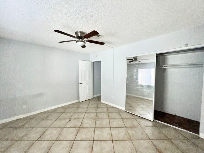 Building Photo - 5096 Spencer St