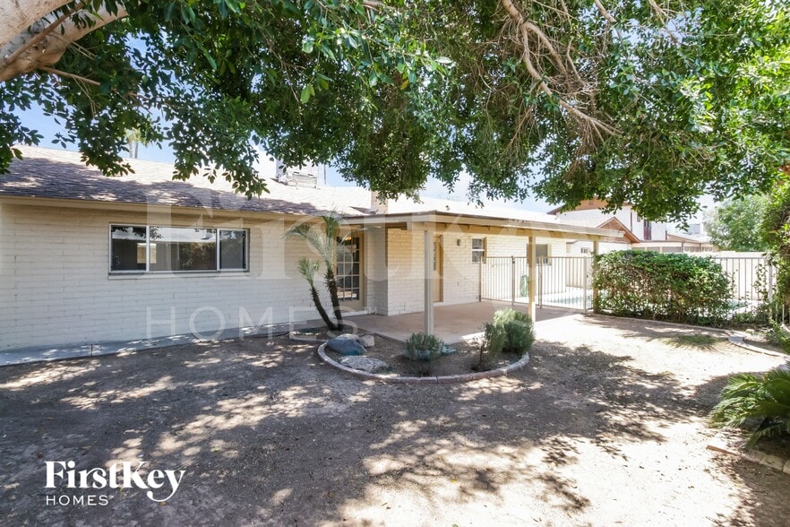 Building Photo - 813 E Todd Dr