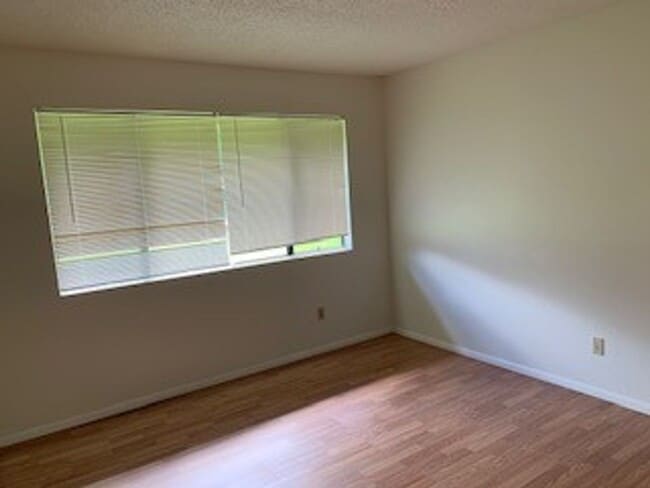 Building Photo - Hidden Valley Estates - 2 bdrm / 1 bath / 2 parking