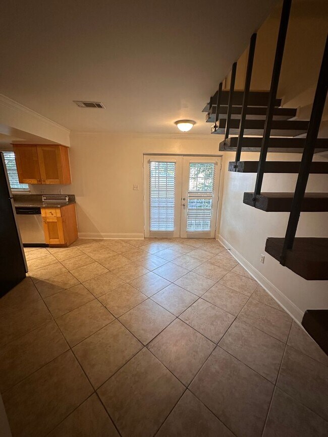 Building Photo - 3008 5th St