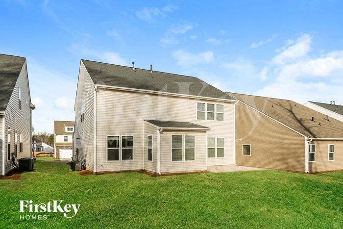 Building Photo - 558 Hillpark Ln
