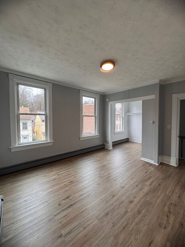 Building Photo - 160 N Miller St