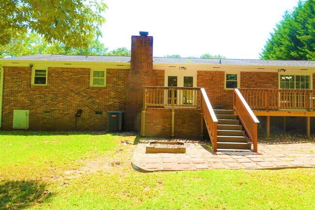 Building Photo - 115 Konnarock Cir