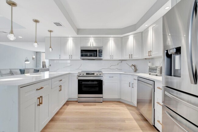 Building Photo - 1 Harbourside Dr