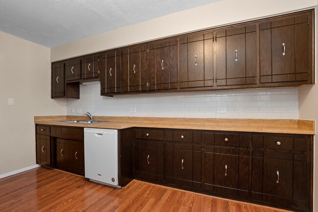 Building Photo - 13616 Lamon Ave