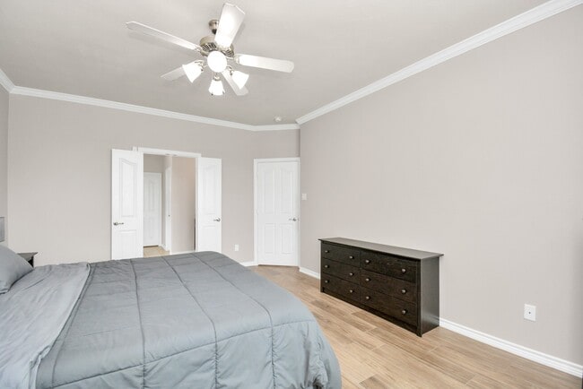 Building Photo - 2703 Lakecrest River Dr