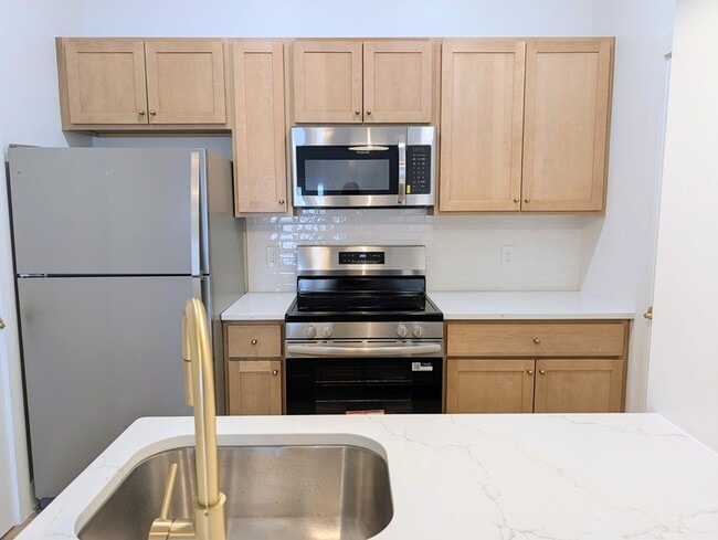 Building Photo - 5900 Fort Ave