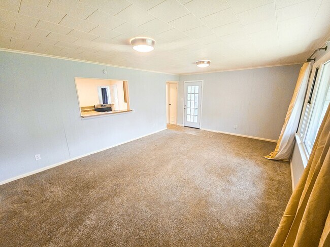 Building Photo - 5352 Crittenden Ave