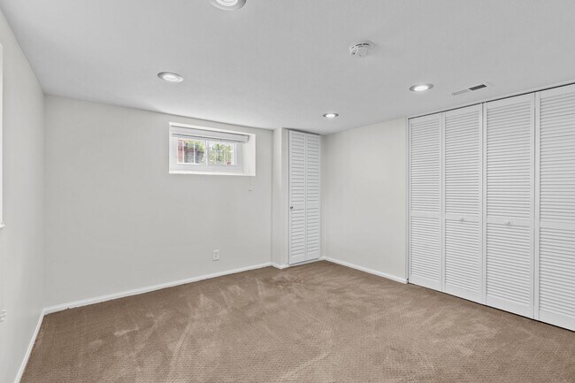 Building Photo - Stunning 4 Bed 2 Bath Home across the Stre...