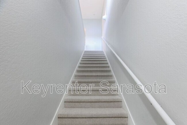 Building Photo - 8809 Manor Loop