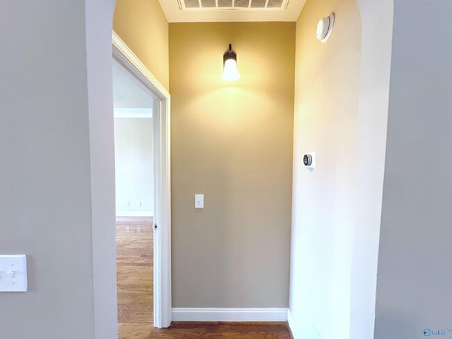 Building Photo - 126 Windridge Way SW