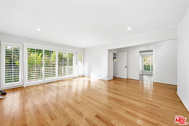 Building Photo - 8900 Alto Cedro Dr