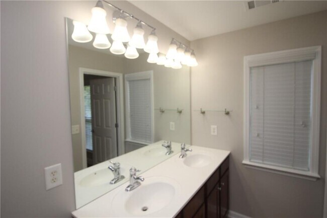 Building Photo - 2132 Weldonberry Dr