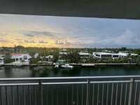 Building Photo - 9500 W Bay Harbor Dr