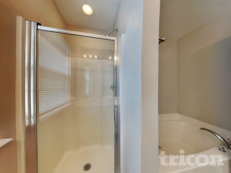 Building Photo - 5820 Bryanstone Pl