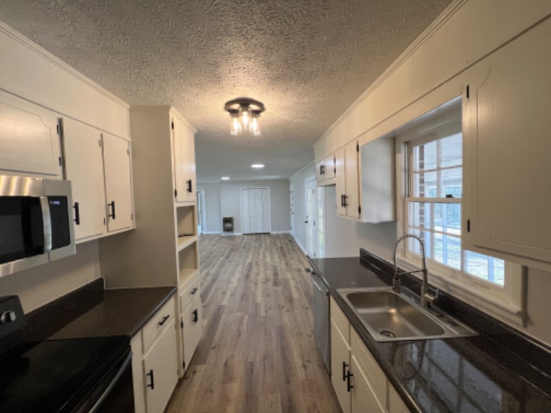 Building Photo - 2840 Shady Ln W