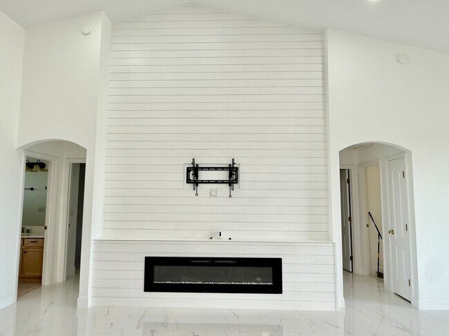 Building Photo - 11400 Lovers Ln