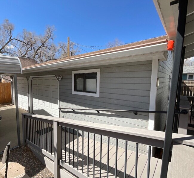 Building Photo - Charming 2-Bedroom Corner Lot Home with Be...