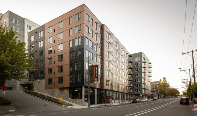 Building Photo - Leeward