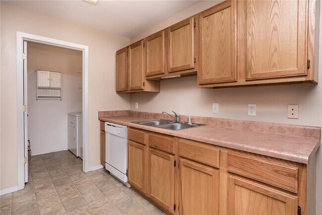 Building Photo - 1437 Sligo St