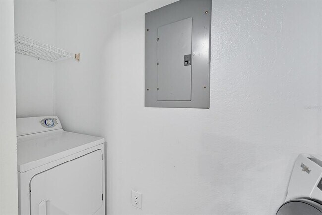 Building Photo - 5459 Vineland Rd