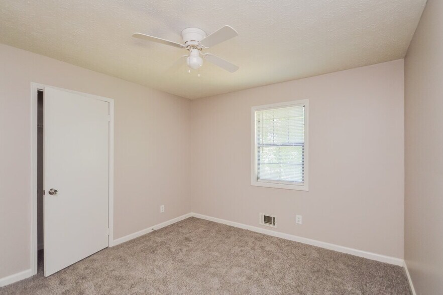 Building Photo - 1731 Underwood Dr SE