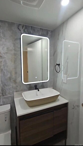 Building Photo - 5-10 115th St