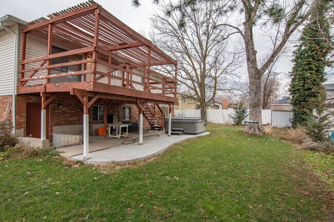 Building Photo - Really Nice 4 bedroom 3 Bath Home on Spacious Lot!