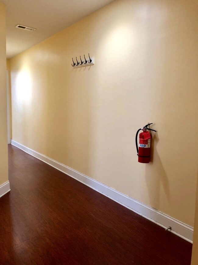 Building Photo - Apartment Units in Old Goucher, Baltimore, MD!