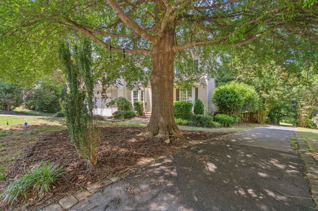 Building Photo - 4 Bed/3 Full Bath Furnished Home in Cary!