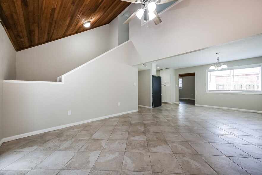 Building Photo - 104 1st St Ct