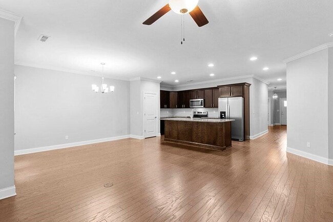 Building Photo - 5120 Meadowbend Dr NE