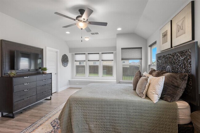Building Photo - 141 Witchhazel Way