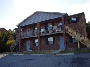Building Photo - Comfortable 2 Bedroom Living with All Utilities Included on Oakcroft