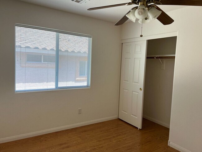 Building Photo - Summerlin North