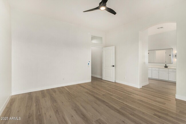 Building Photo - 925 W San Marcos Dr