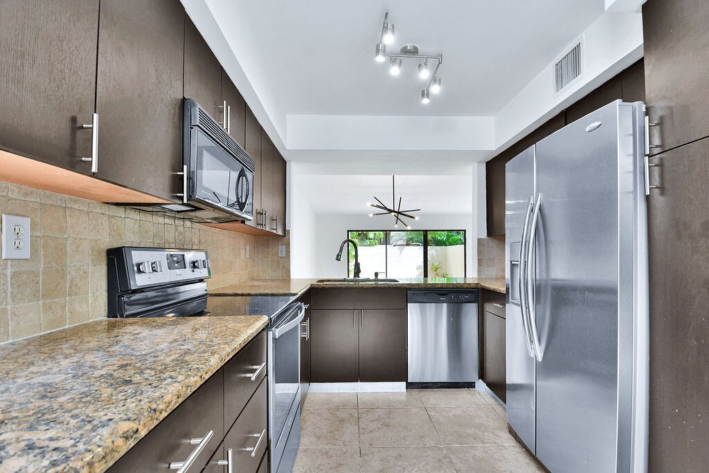 Building Photo - 3501 Magellan Cir