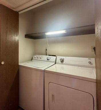 Building Photo - Lovely 1 Bedroom, 1 Bathroom Lakewood Condo! Community POOL!!!