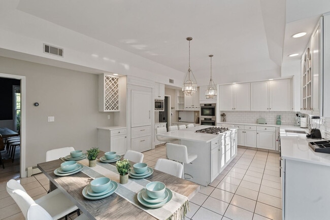 Building Photo - 321 Museum Village Rd