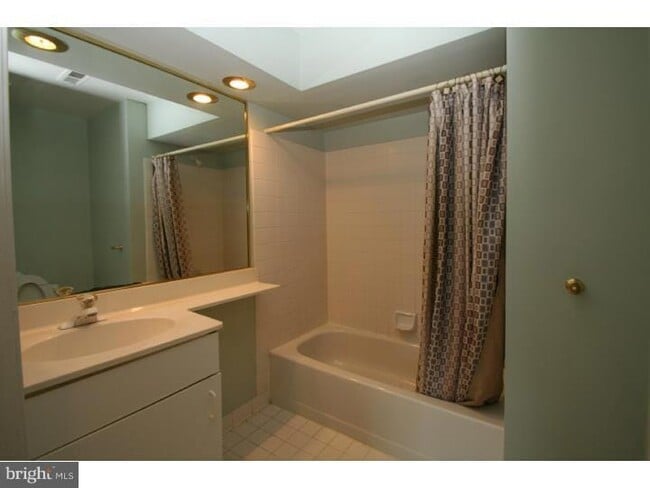 Building Photo - 812 Eagles Chase Dr