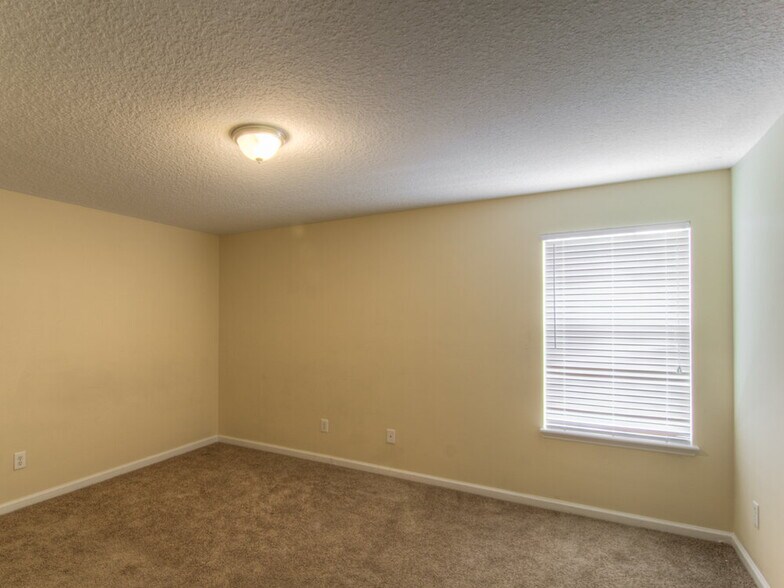 Building Photo - 2509 Victoria Point Dr